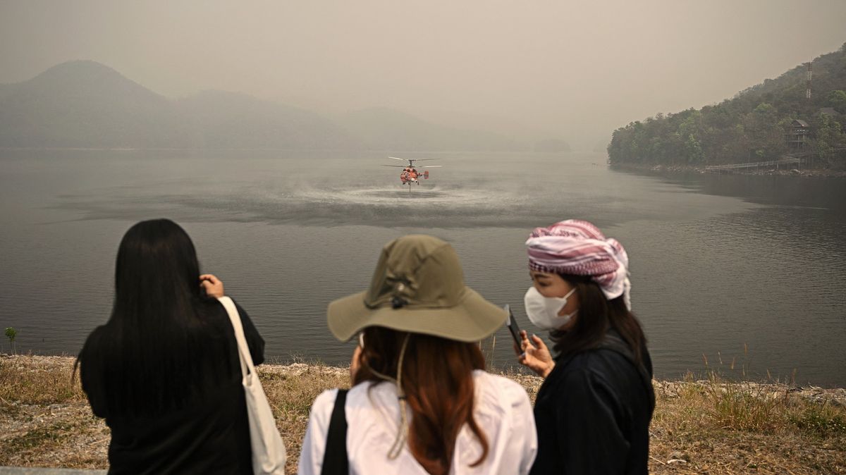 Fotky: Turistický ráj dusí smog